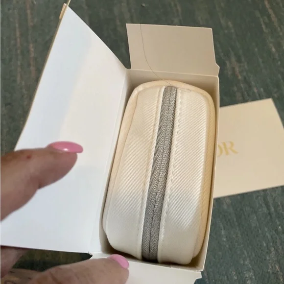 DIOR White / Ivory Denim Cosmetic Case With Ambre Nuit And Jadore  Brush - Picture 16 of 16